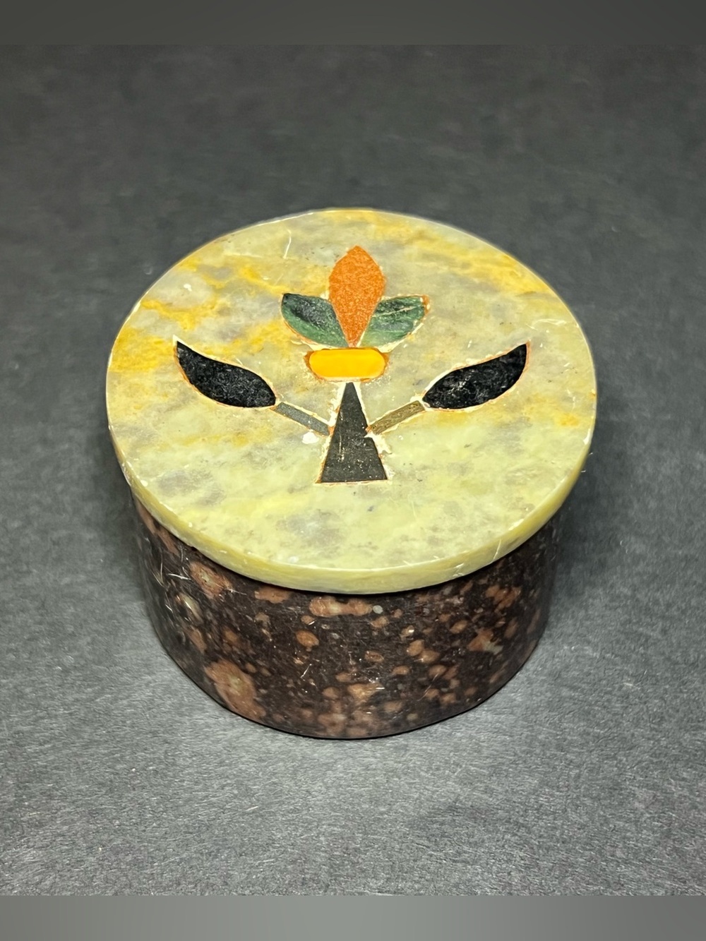 VTG Hand Carved Round Soapstone Floral Onyx Inlay Jewelry Trinket Box 1.25 x 2"